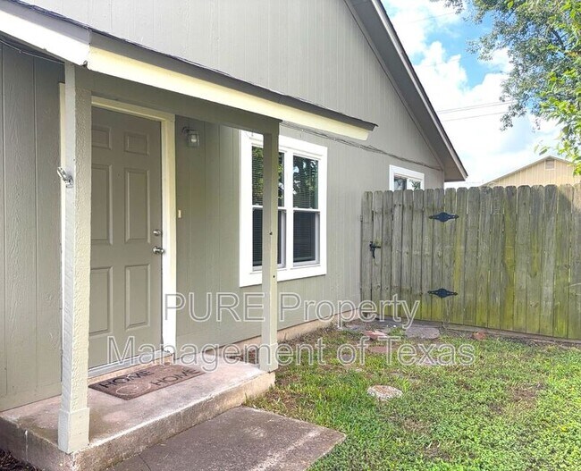 Foto del edificio - 16005 Stoneham Cir