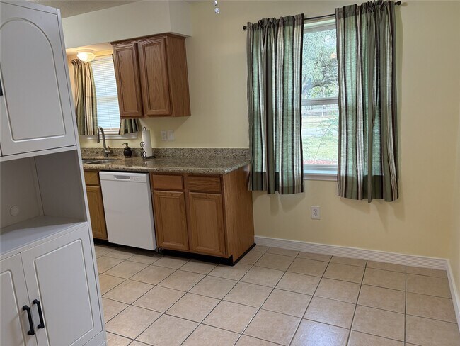 Foto del edificio - 115 N Shirley St