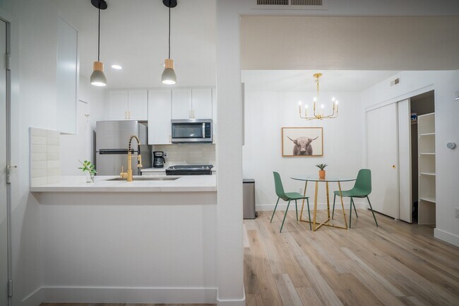 Foto del edificio - 7885 W Flamingo Rd