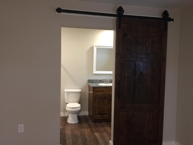 Foto del edificio - 501 E Oak Ridge Dr