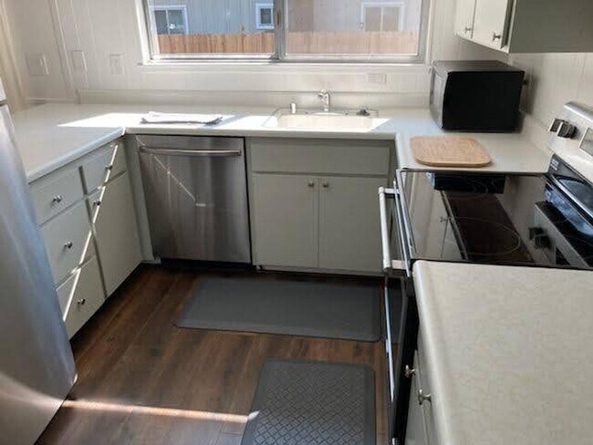 Building Photo - Tahoe Charm with Modern Updates- Small Dog...