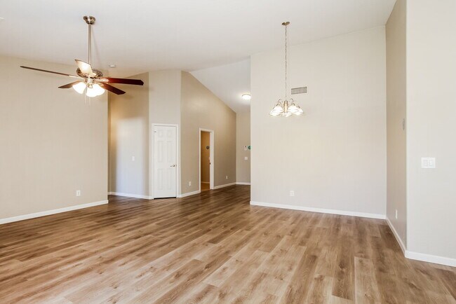 Foto del edificio - 13254 W Paradise Ln