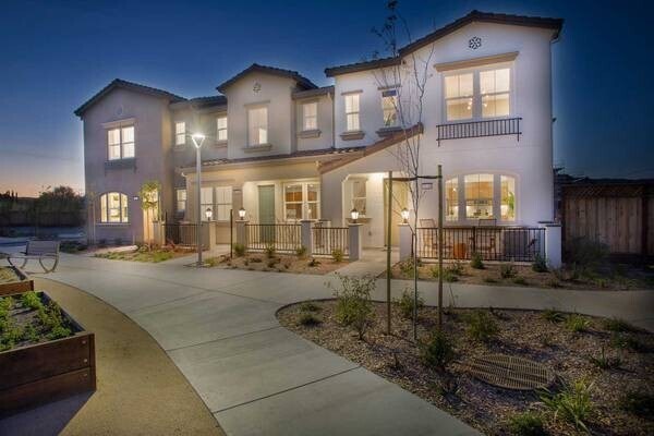 Building Photo - Elegant 3 Bedroom Smart Home!