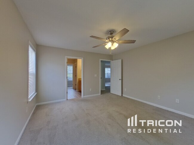 Foto del edificio - 108 Lauren Wood Cir