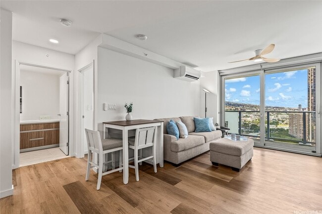 Building Photo - 1515 Liona St