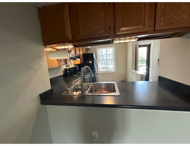 Kitchen Pass Thru - 5811 Rowanberry Dr