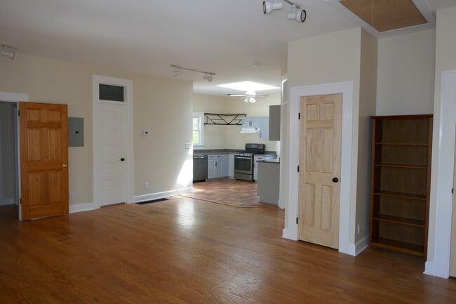 Building Photo - 145 S Columbia Dr