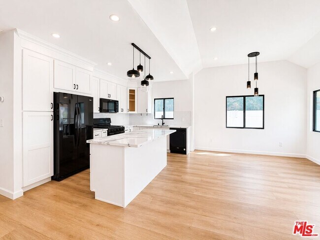 Foto del edificio - 818 N Genesee Ave