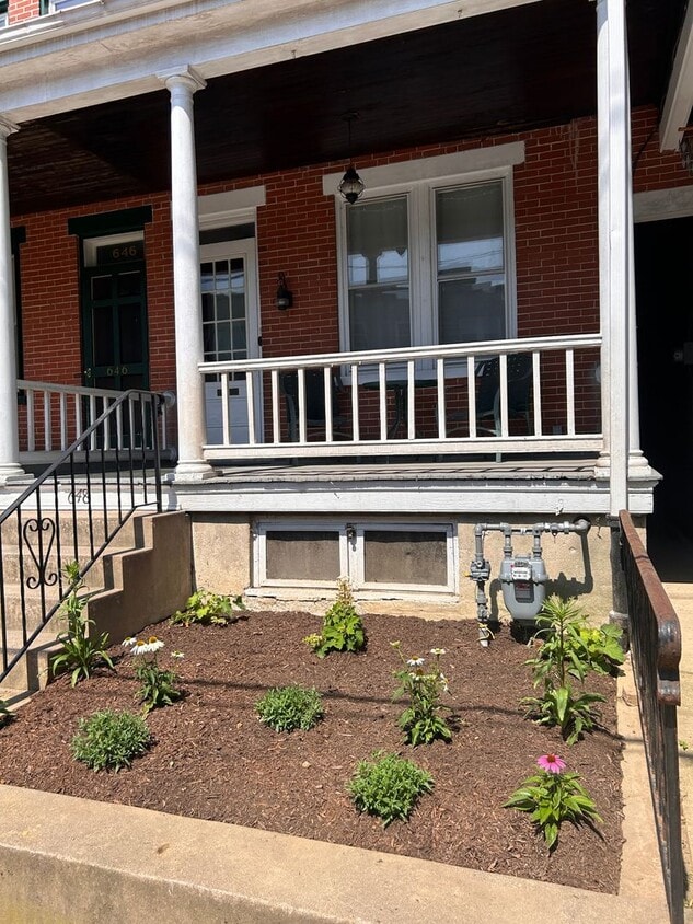 Primary Photo - 648 N Pine St