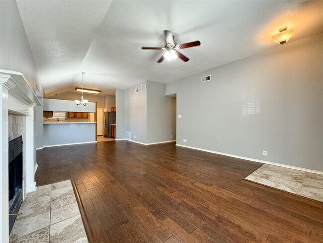 Building Photo - 1116 Oaktree St