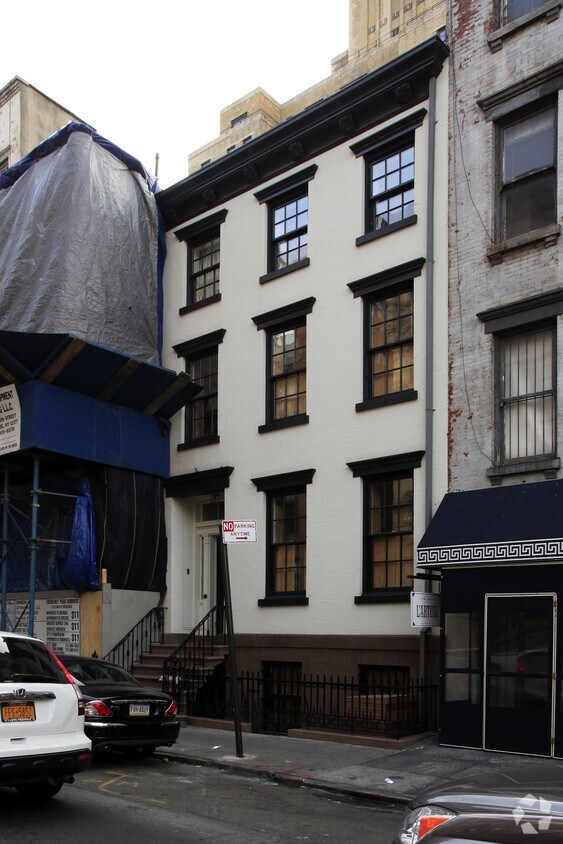 Primary Photo - 226 W 10th St
