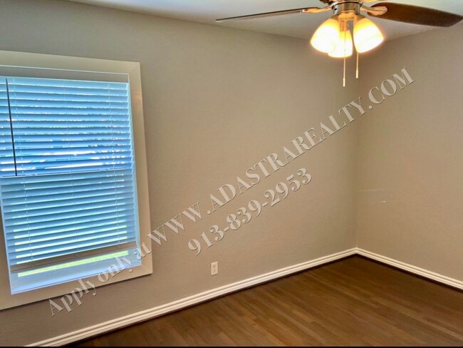 Foto del edificio - Updated 3 Bed and 2 Bath Duplex in Olathe-...