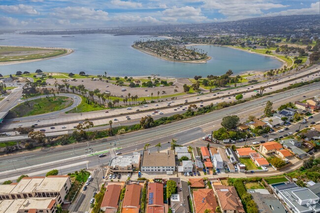 Building Photo - The Villager in Bay Park, Freshly Renovate...