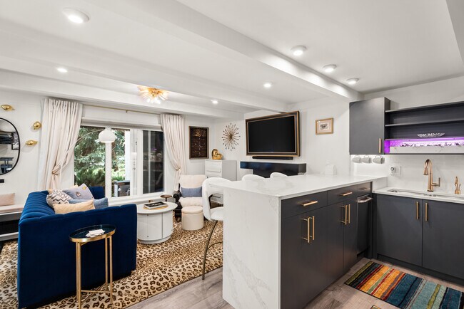 Foto del edificio - 601 S West End St