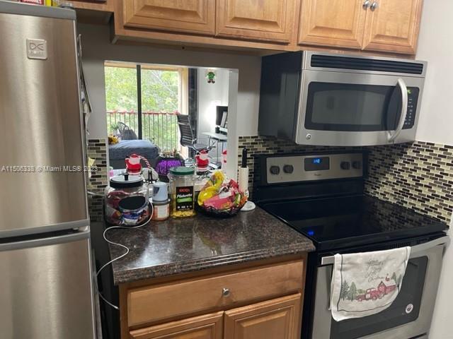 Foto del edificio - 14421 N Kendall Dr