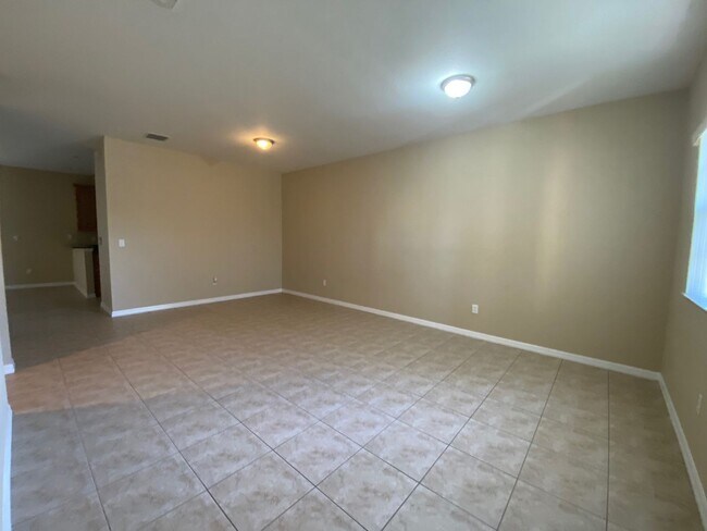 Foto del edificio - Beautiful 3/2.5 town home with a very larg...