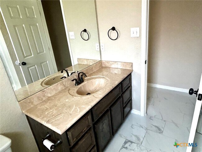 Foto del edificio - 3410 Breeder Ln