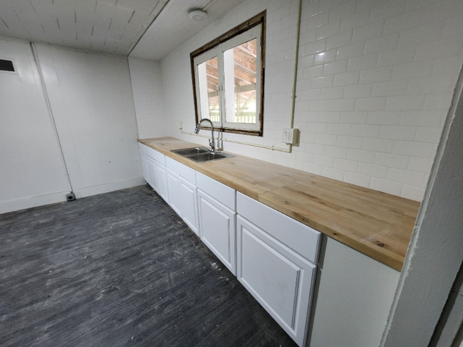 Building Photo - 1401 US-2