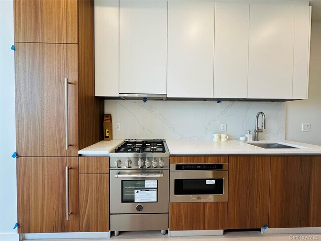 Foto del edificio - 35-32 Leavitt St