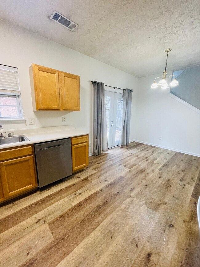 Foto del edificio - 3709 Hutchinson Trace Dr