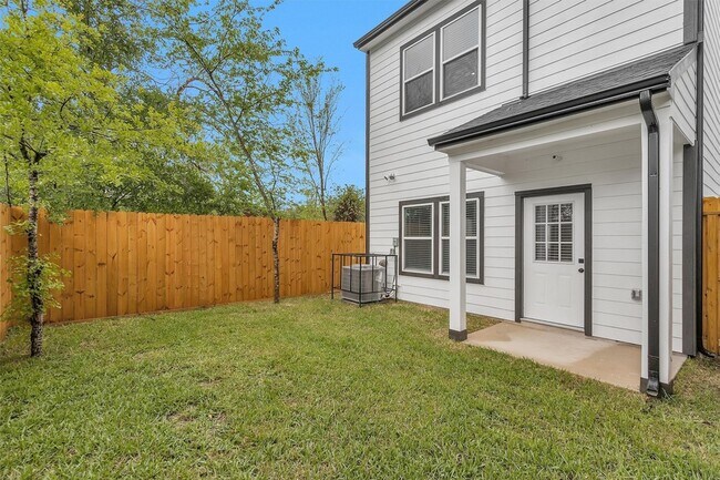 Building Photo - 6918 Dumble St