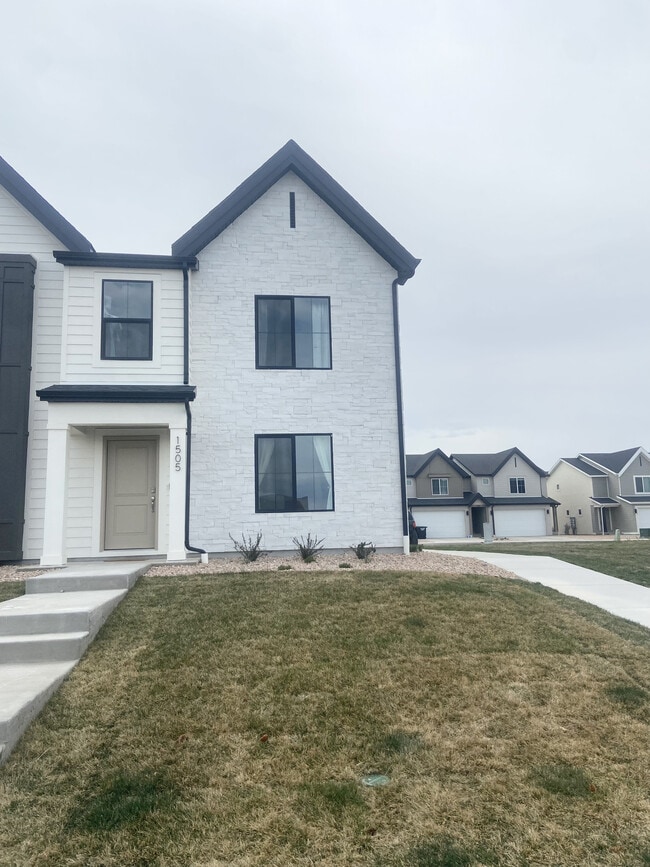 Building Photo - 1505 E 720 N