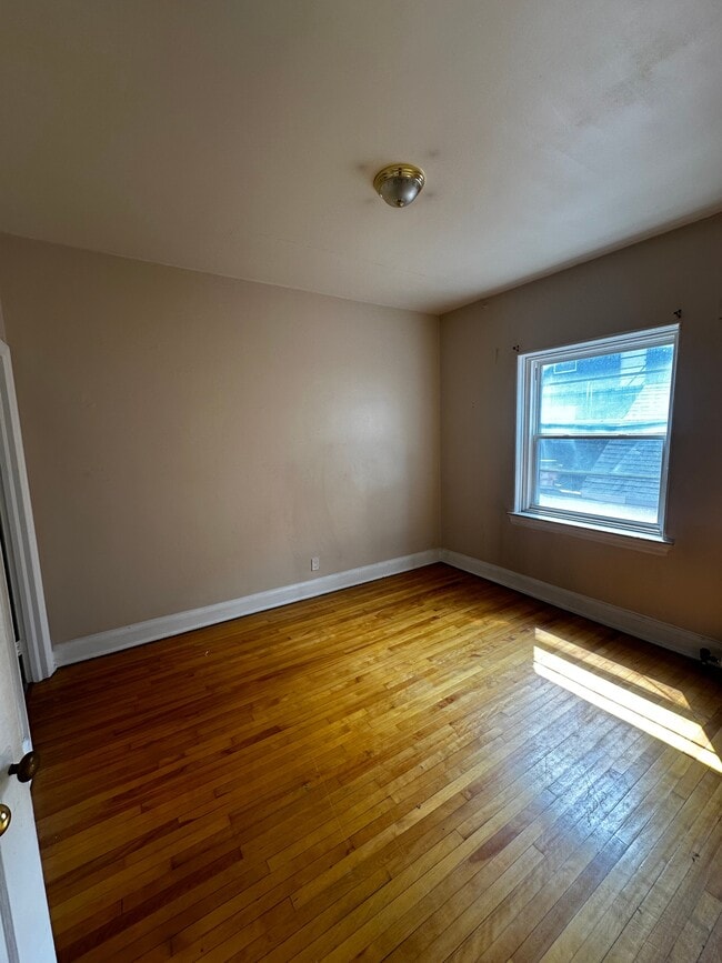 Building Photo - 110 Gloucester St