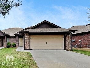 Building Photo - 1007 Merlin Dr