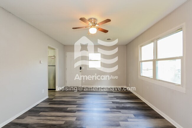 Foto del edificio - 6483 Simpson Ave