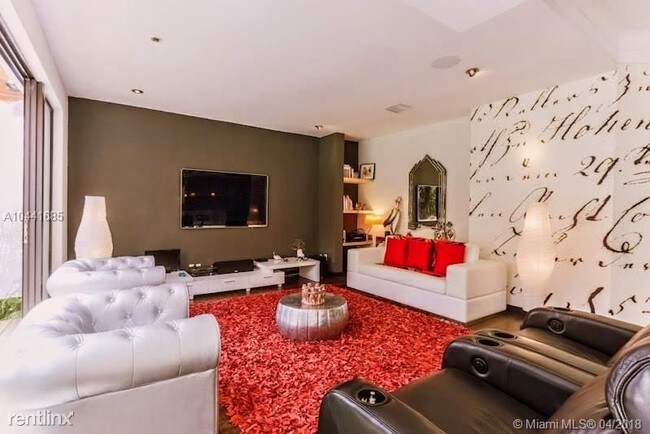 Foto del edificio - 2 br, 2 bath House - 1735 Michigan Ave # 101