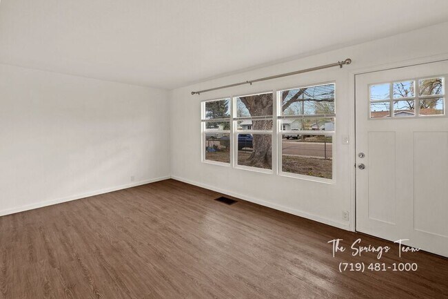 Building Photo - 1216 Pando Ave