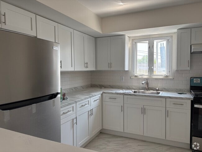 Building Photo - 224 71st St