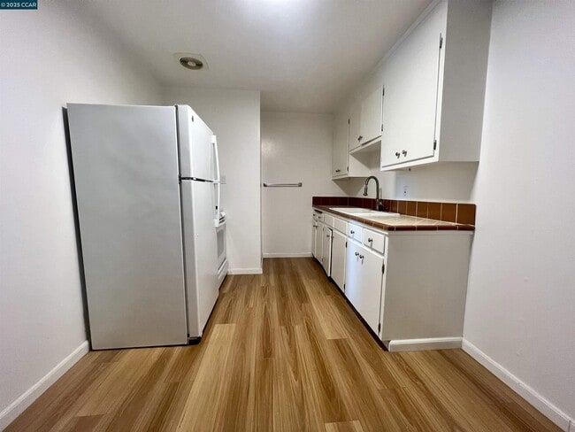 Building Photo - 2134 McGee Ave