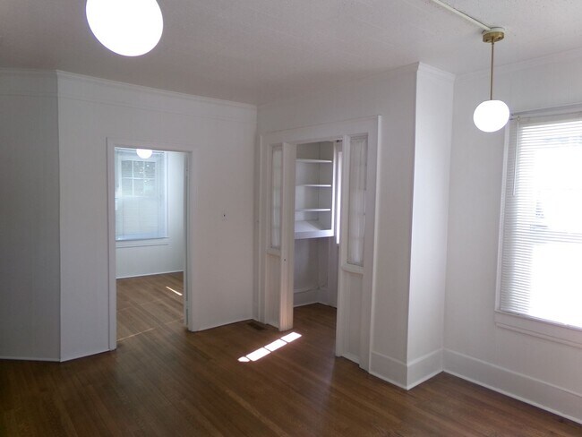 Foto del edificio - 1529 W First St