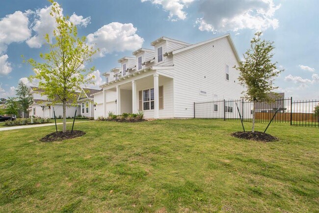 Building Photo - 2344 Goldenglade Dr