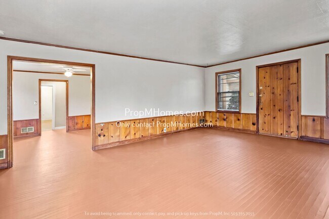 Building Photo - Charming Haven: A Cozy Home in Powellhurst...