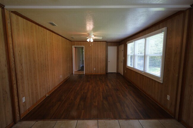 Foto del edificio - 1700 Clover Dr