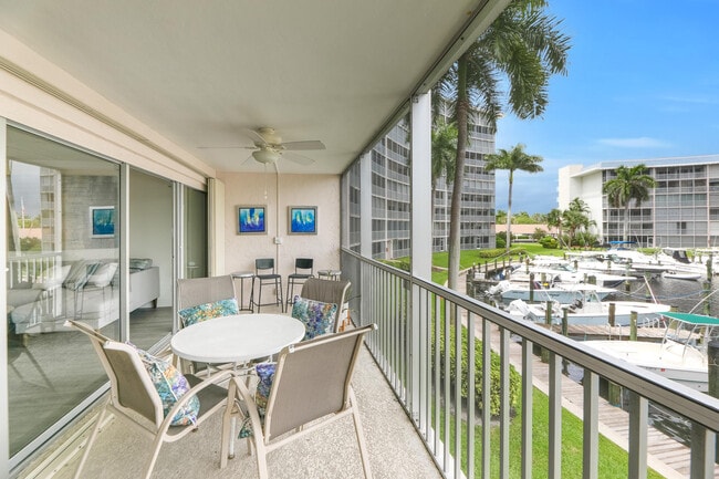 Foto del edificio - 1537 E Hillsboro Blvd