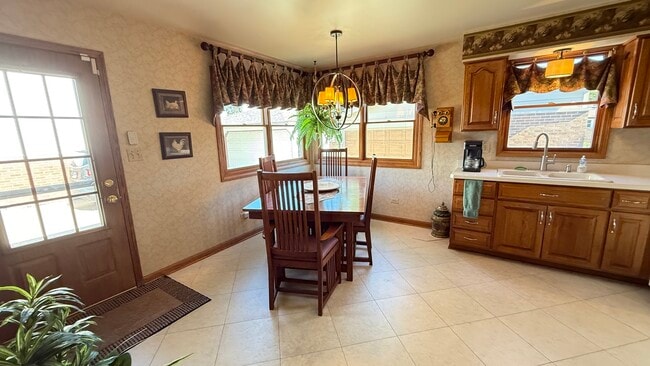 Building Photo - 12913 Crestbrook Ct