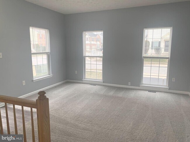 Foto del edificio - Beautiful 3bd 2/2bth duplex with attached ...