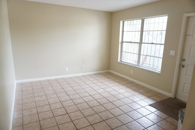 Building Photo - 4700 Gardenette St