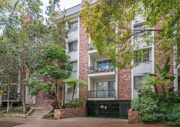 Building Photo - 1375 Kelton Ave