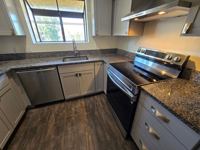 Foto del edificio - Beautifully Renovated, Top Floor, 2 Bedroom 2 Bath East Boulder Condo for Rent!