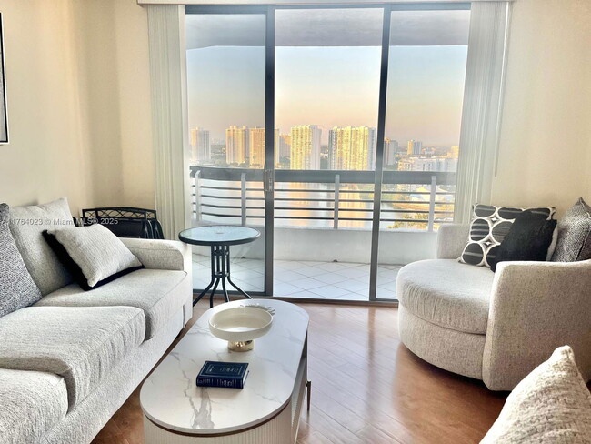Foto del edificio - 3530 Mystic Pointe Dr
