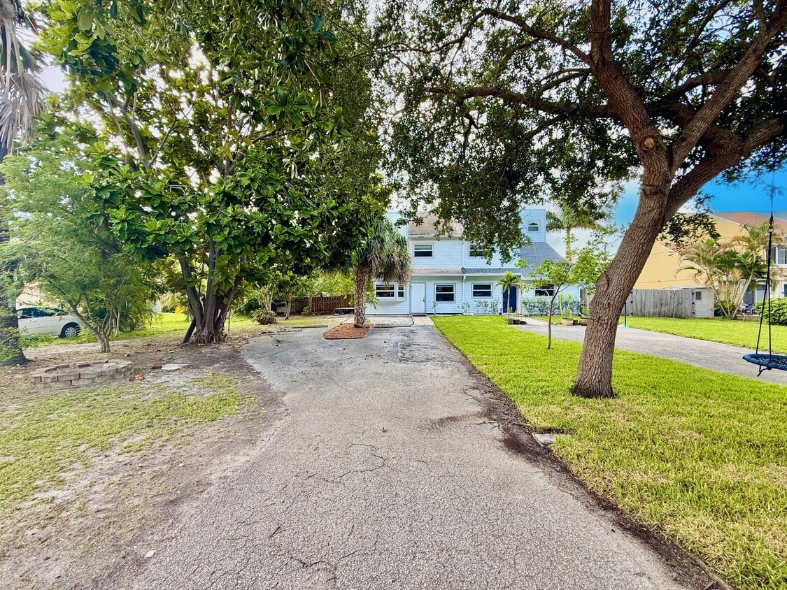 Primary Photo - 9243 Green Meadows Way
