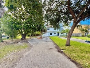 Building Photo - 9243 Green Meadows Way