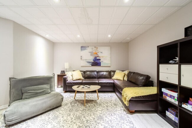 Photo du bâtiment - 21228-21291 91 Ave NW