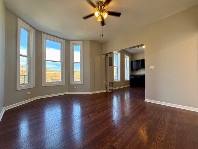 Foto del edificio - 3235 S Racine Ave