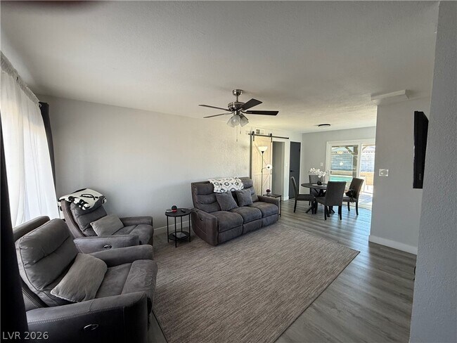 Foto del edificio - 7129 Grasswood Dr