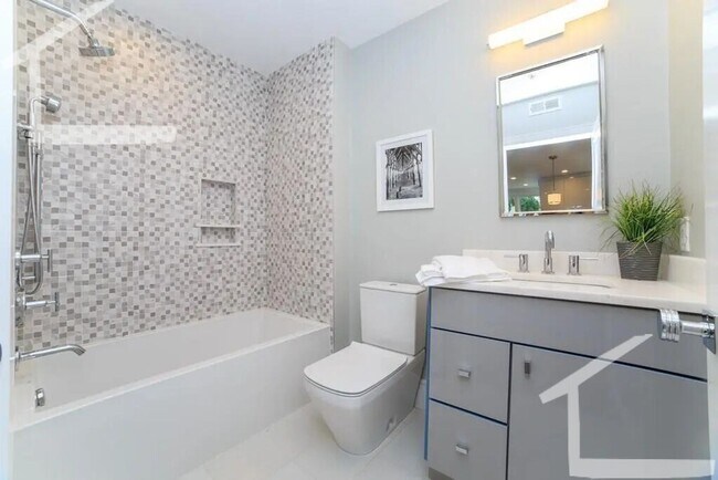 Building Photo - Charming 4 Bedroom-No Broker Fee